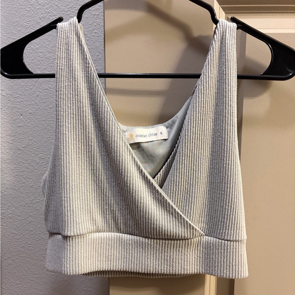 v neck crop top